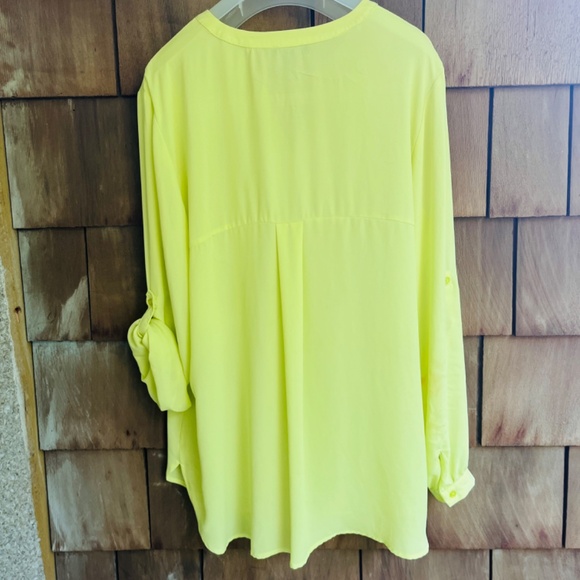 Le Chateau Woman's Yellowish Green Button Up Silk Blouse Shirt Top Roll Tab XL - Picture 12 of 16